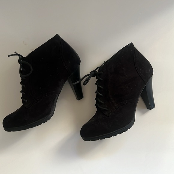 Rialto Black Ankle Booties with heel Sleek Design - Picture 2 of 8